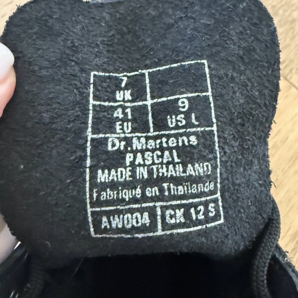 Dr. Martens Pascal Black Leather Lace-Up Boots - Size 9 (Worn Once!) - Picture 2 of 4